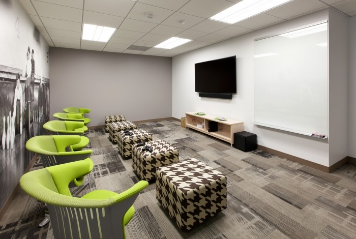 工業(yè)風(fēng)辦公室設(shè)計(jì),loft工業(yè)風(fēng)設(shè)計(jì),廣州裝飾公司,海博裝飾.jpg 工業(yè)風(fēng)辦公室設(shè)計(jì),loft工業(yè)風(fēng)設(shè)計(jì),廣州裝飾公司,海博裝飾.jpg