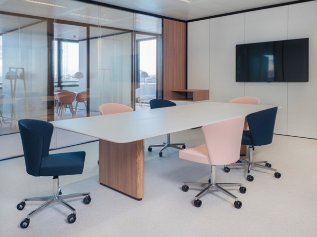 美妝行業辦公室裝修.jpg 美妝行業辦公室裝修.jpg