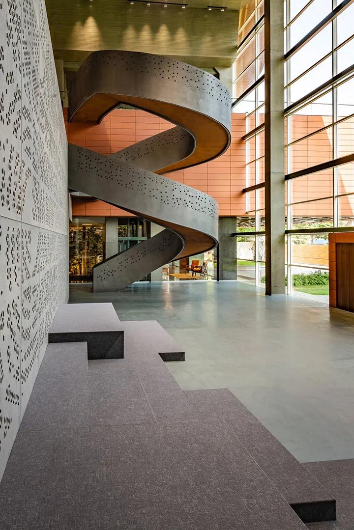 創(chuàng)意辦公室裝修設(shè)計(jì).jpg 創(chuàng)意辦公室裝修設(shè)計(jì).jpg